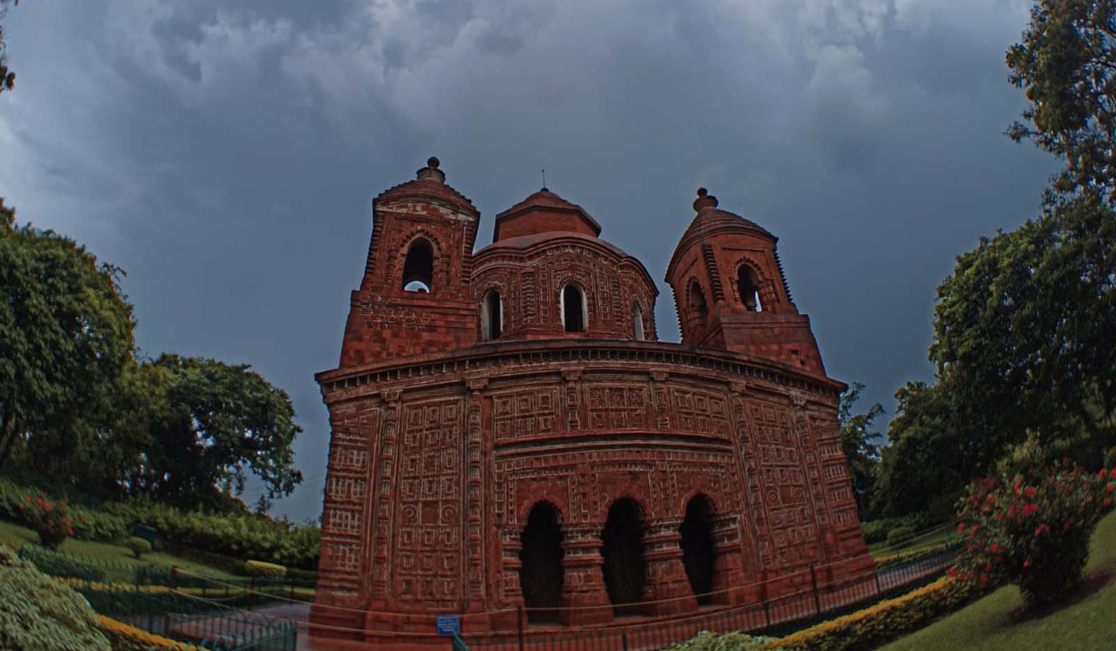 Blueprints of Capturing Structural Beauty: Architectural Photography Hacks for Stunning Shots