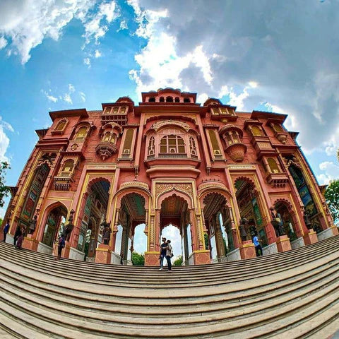 Ever Wondered How Ultra-Wide-Angle Lenses Capture More in a Single Frame?