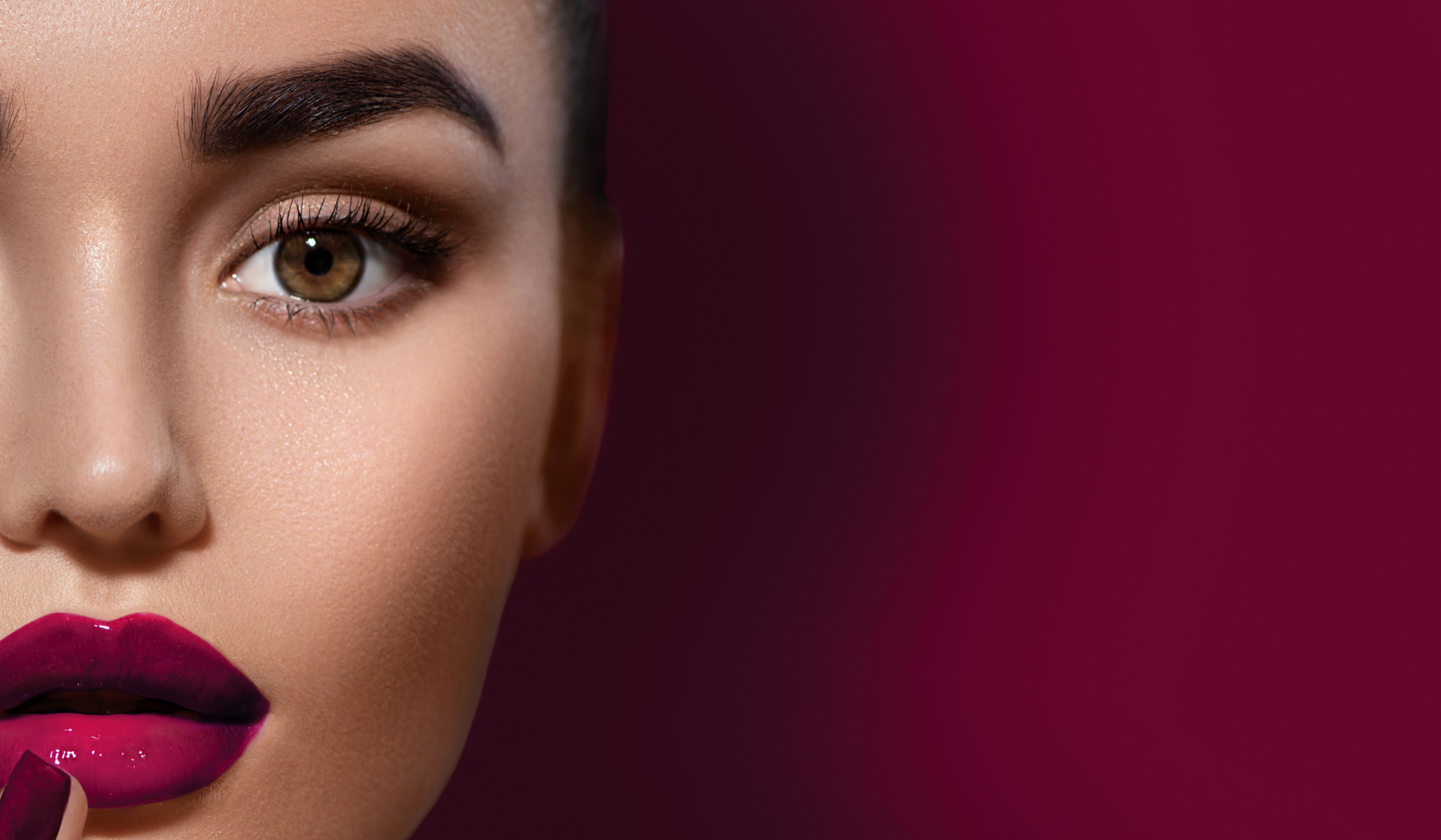 Perfecting the Glam: Unveiling the Magic of Makeup Tutorials with the Right Lens for Every Detail.